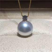 澳洲白珠 12-13mm 正圆无瑕 强光 滑皮 18k镶嵌锆石 珠子光泽与韵彩很漂亮